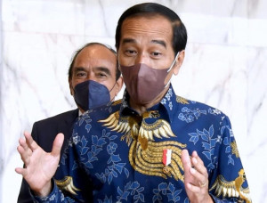 Pulang dari Bali, Presiden Bawa Oleh-oleh Sepatu Baru