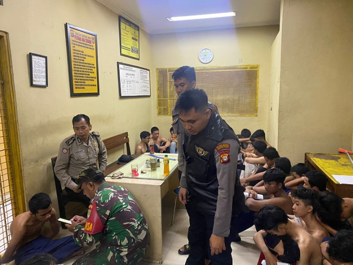 Diduga Hendak Tawuran, 31 Remaja dengan Senjata Tajam Ditangkap