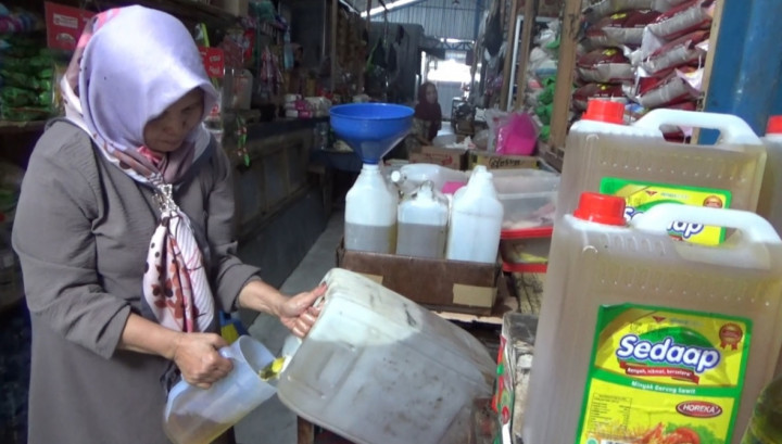 <i>Setali Tiga Uang</i>, Minyak Goreng Curah di Mejene Mulai Langka