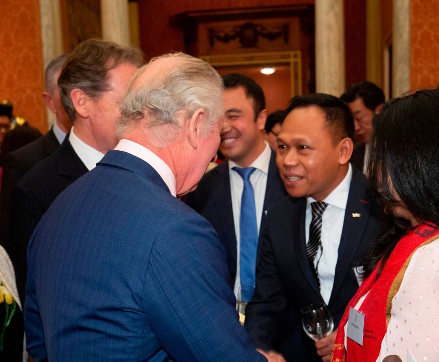 Mahasiswa S3 asal Indonesia, Gatot Subroto, diundang dan dijamu oleh Raja Charles III. DOK Doctrine UK