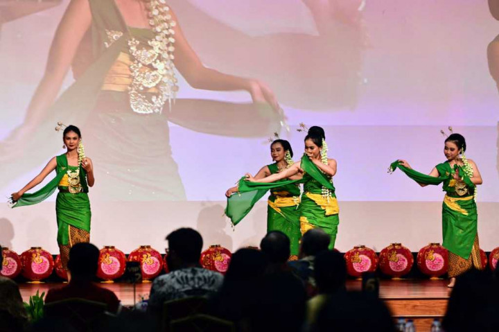 Untar Rayakan Imlek, Sampaikan Pesan Inklusivitas Lewat Tari Gambyong