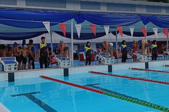 13 Perenang Muda Limitless Indonesia Berkompetisi di Kejuaran Pemula I