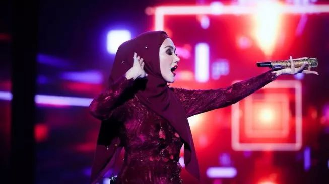Buka Konser Dewa 19 di JIS, Mulan Puji Ahmad Dhani Setinggi Langit