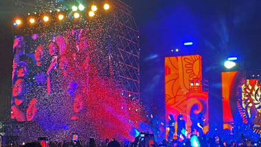 Mantap! Tutup Konser, Empat Vokalis Dewa 19 Nyanyi Bareng