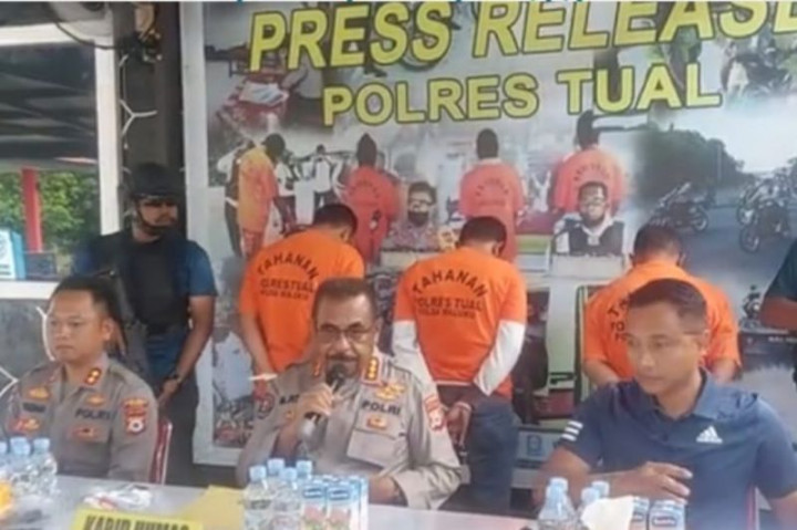 Polisi Tangkap 3 Penyebar Hoaks Pembakaran Rumah Ibadah Saat Bentrok Warga di Tual