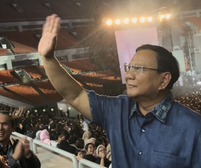 Di Konser Dewa 19, Ahmad Dani Berseloroh Soal Prabowo