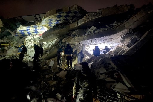 Gempa di Turki juga mengguncang Suriah. Total korban mencapai 500 jiwa. Foto: AFP