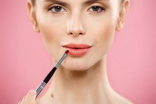 Kerut bibir adalah garis vertikal yang umumnya terbentuk di bibir orang dewasa yang lebih tua. (Foto: Ilustrasi. Dok. Freepik.com)