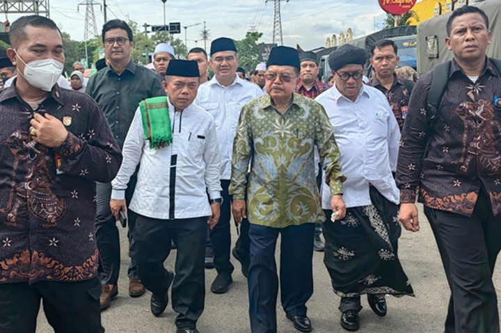 Macet Parah, JK Rela Jalan Kaki Demi Hadiri Puncak 1 Abad NU