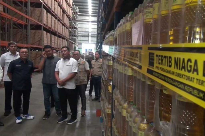 Sidak Minyakkita, Mendag Temukan 555 Ton Ditimbun di Cilincing