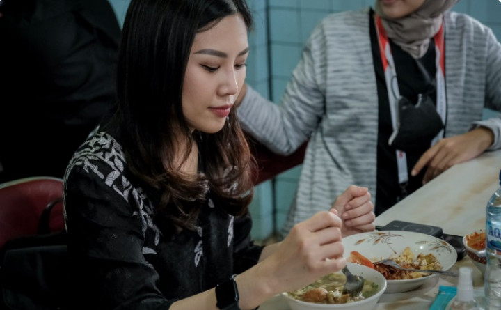 Wamenparekraf Cicipi Soto Kadipiro yang Melegenda di Yogyakarta