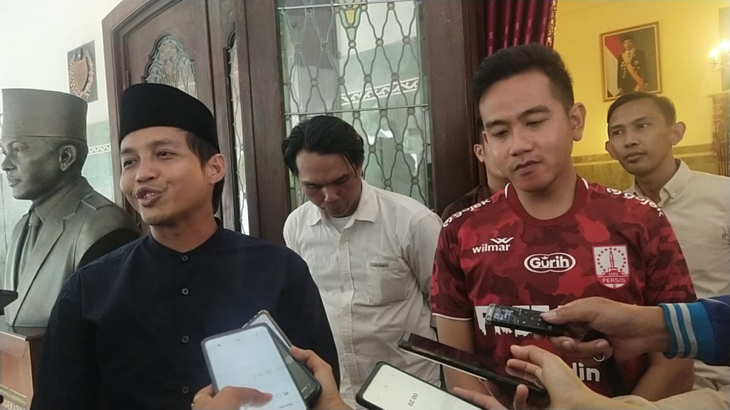 Magnet Elite Politik Nasional, Kini Giliran Raja Juli Antoni Sambangi Gibran