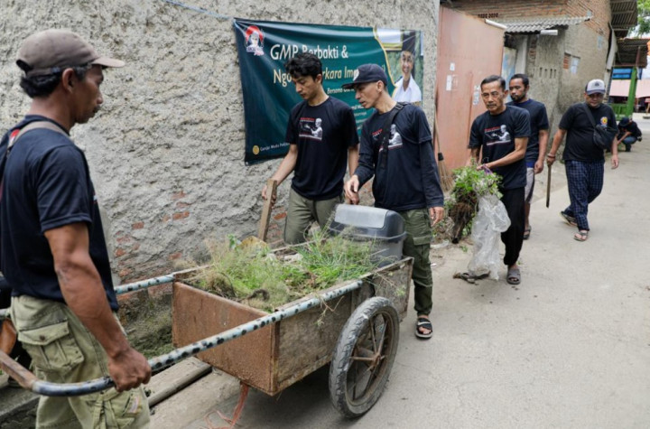 Relawan Ajak Pemuda di Karawang Peduli Terhadap Lingkungan