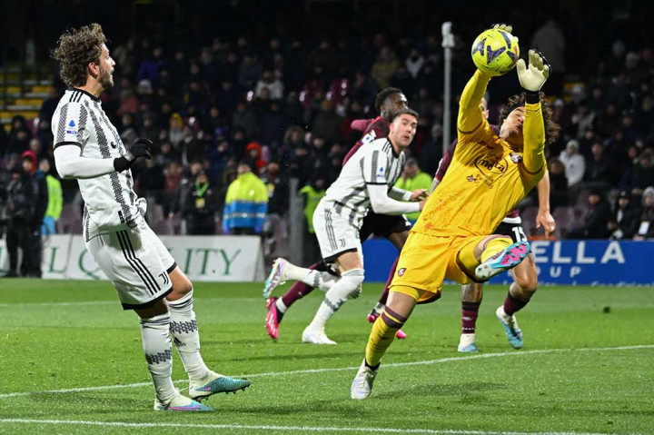 Vlahovic Brace, Juventus Tundukkan Salernitana 3-0