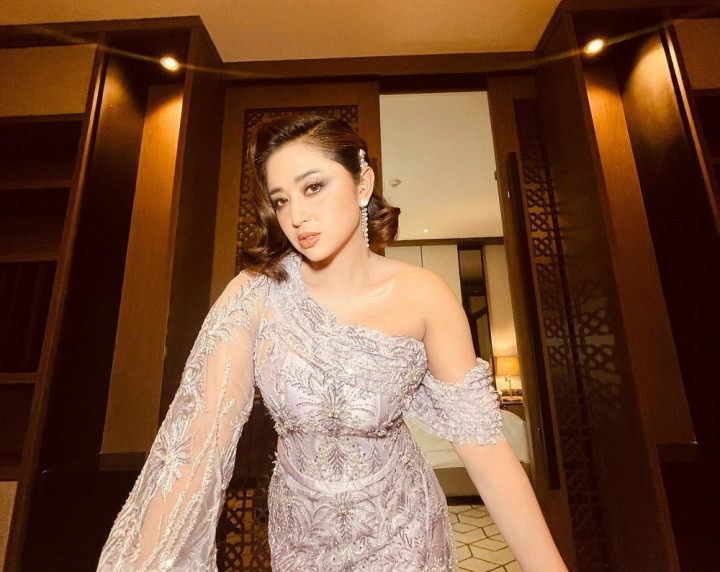 Dewi Perssik Dilamar Pilot