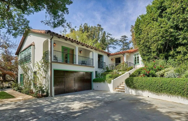 Intip Jeroan Rumah Robert Pattinson Seharga Rp80 Miliar