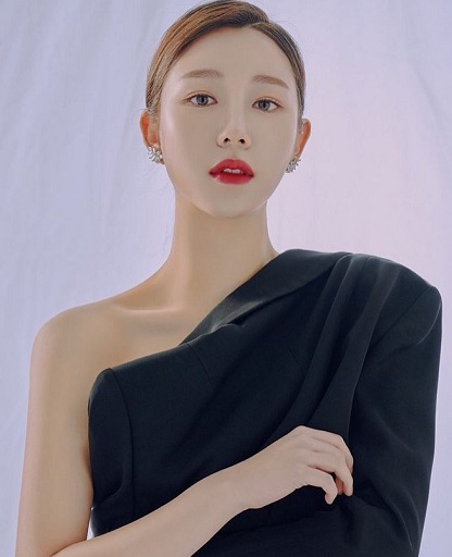 5 Gaya Feminin Lee Da In, Calon Istri Aktor 'Vagabond' Lee Seung Gi