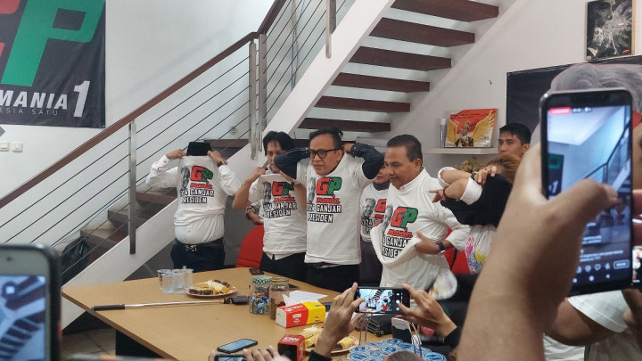 Resmi Dibubarkan, Relawan Lepas Atribut GP Mania