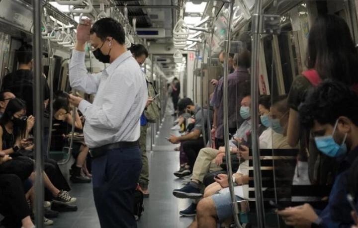 Siap-siap! Pekan Depan Singapura Cabut Wajib Masker di Transportasi Umum