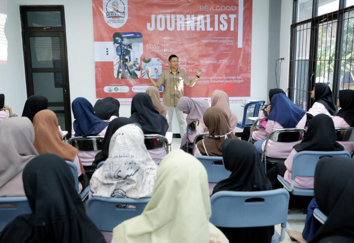 Santriwati di Kebumen Diperkenalkan dengan Dunia Jurnalistik
