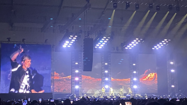 Bernostalgia Mengenang Masa Muda di Konser Westlife