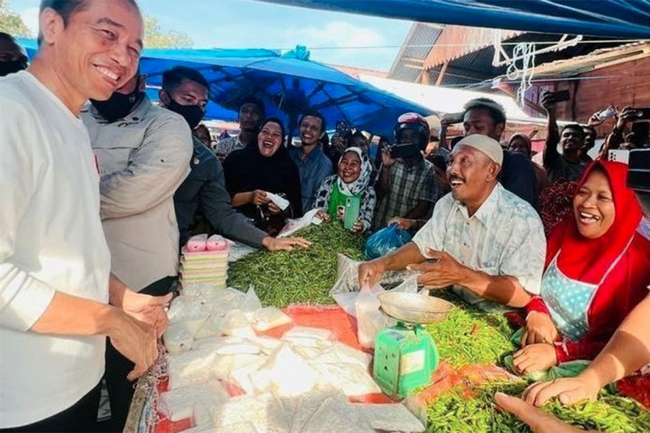 Presiden Belanja Tempe di Pasar Batuphat Timur Aceh