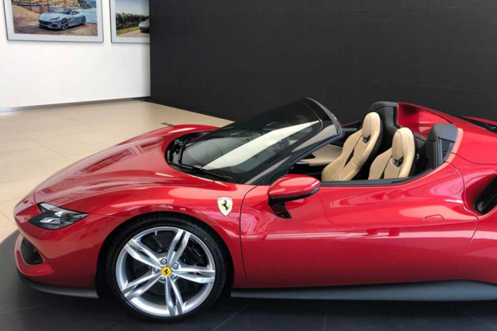 Waduh, Calon Konsumen Ferrari 296 GTS Harus Inden Dua Tahun