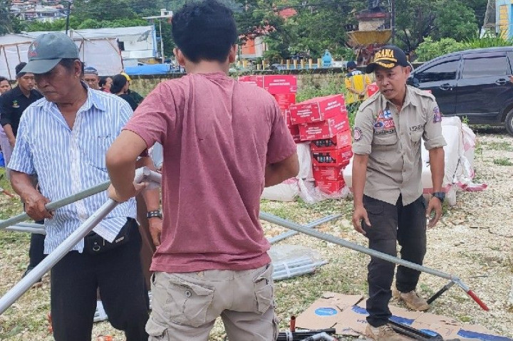Warga Kota Jayapura Tidur di Tenda Antisipasi Dampak Gempa Susulan