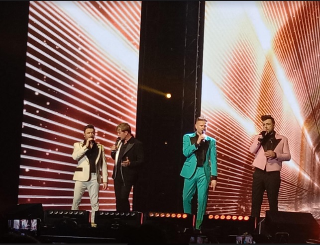 Kulik 4 Kostum Westlife di Konser The Wild Dreams Tour 2023