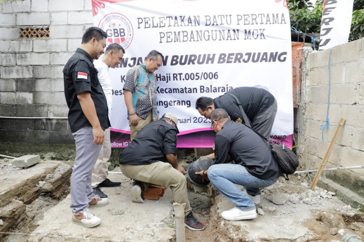 Perbaiki Sanitasi, Fasilitas MCK Dibangun di Desa Tobat Tangerang
