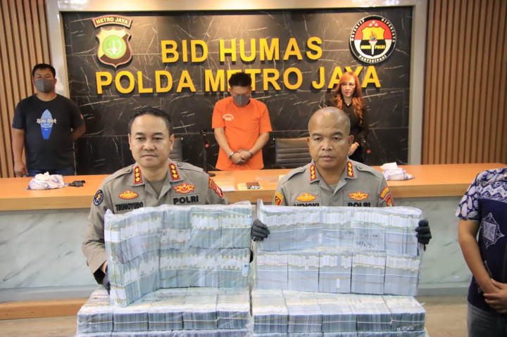 Pemalsu 19 Juta Dolar AS di Bekasi Dibekuk