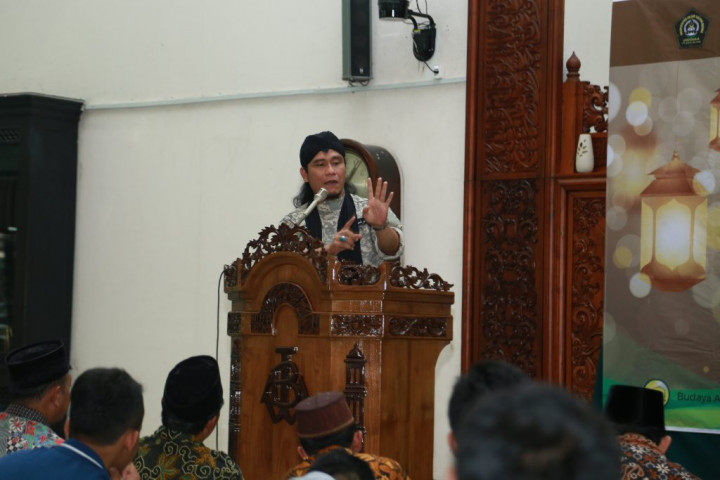 7 Fakta Unik Sidang Skripsi Gus Miftah di Unissula