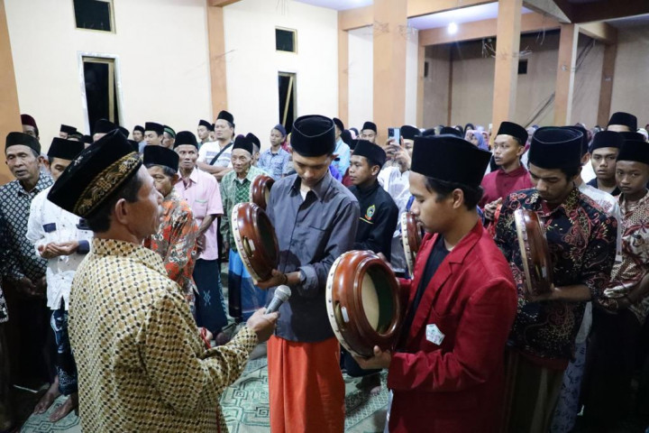 Relawan Berbagi Kebaikan di Pondok Pesantren dan Masyarakat Trenggalek