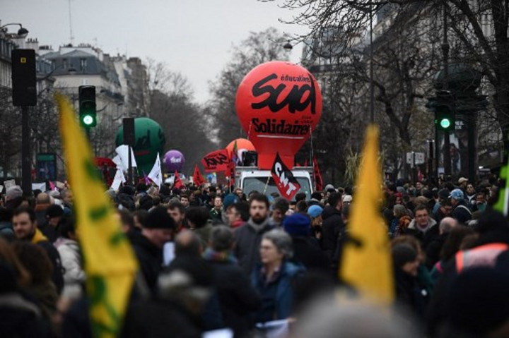 Demo Reformasi Pensiun Berlanjut, Pemerintah Prancis Kian Tertekan