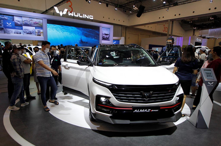 Wuling Almaz RS Bersiasat di Tengah Ketatnya Medium SUV