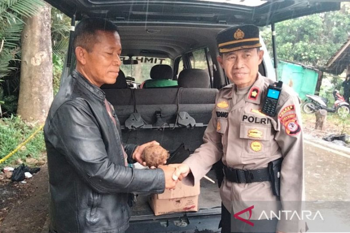 Pemulung di Cianjur Temukan Granat Sisa Perang
