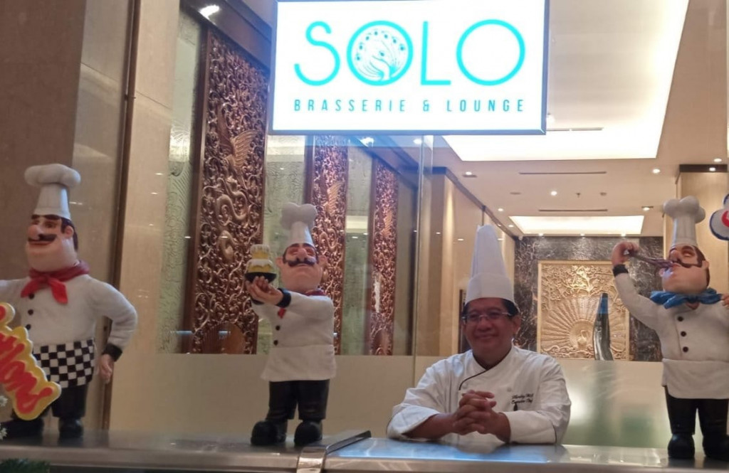 Chef Handry yang juga bagian dari Indonesian Chef Association BPD Banten yang berkontribusi besar sebagai FnB Consultant. (Foto: A. Firdaus/Medcom)