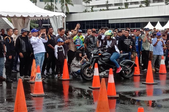 Ratusan Moge Satroni Gedung DPR, Ini Tujuannya