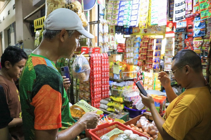 Tekan Inflasi, Ganjar Targetkan Penurunan Harga Beras dan Minyak di Jateng