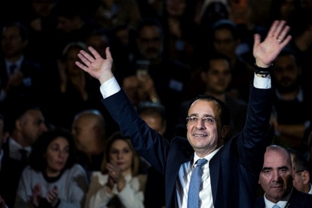 Eks Menlu Siprus Nikos Christodoulides menyampaikan pidato kemenangan di Nicosia, Siprus, 12 Februari 2023. (Iakovos Hatzistavrou / AFP)