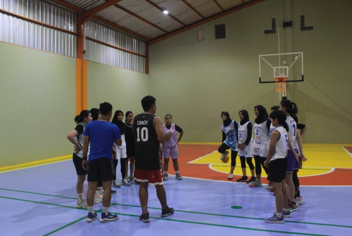 Relawan Dorong Kegiatan Positif Anak Muda di Tegal Lewat Basket
