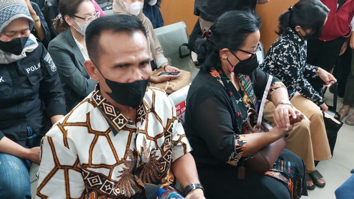 Hadiri Sidang Vonis Ricky Rizal dan Kuat Ma'ruf, Ini Harapan Orang Tua Brigadir J