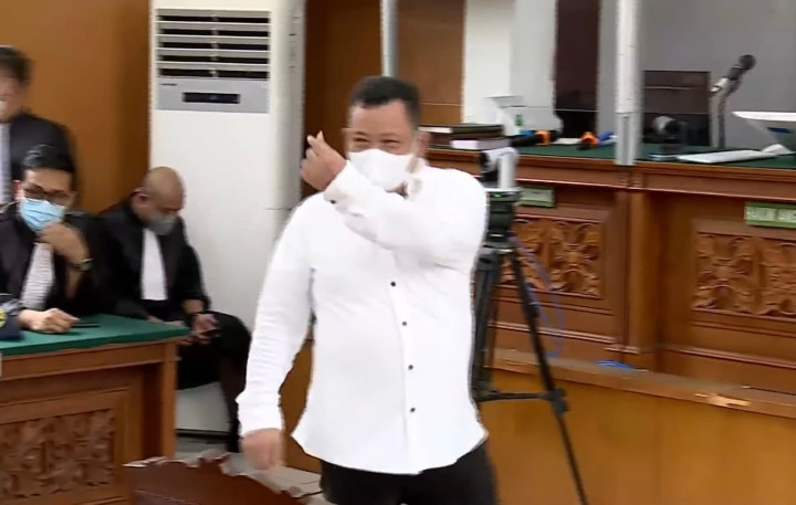 Lagi, Kuat Ma'ruf Beri Salam Cinta Ala Korea Sebelum Sidang Vonis