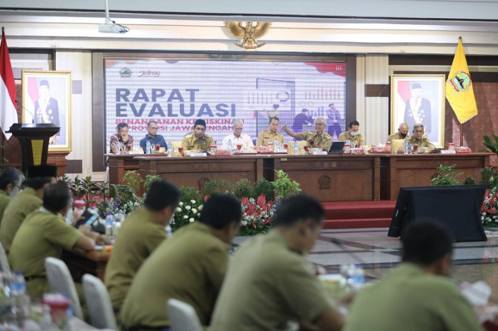 Kumpulkan 17 Bupati, Gubernur Jateng Terbitkan SK Satgas untuk Atasi Kemiskinan Ekstrem