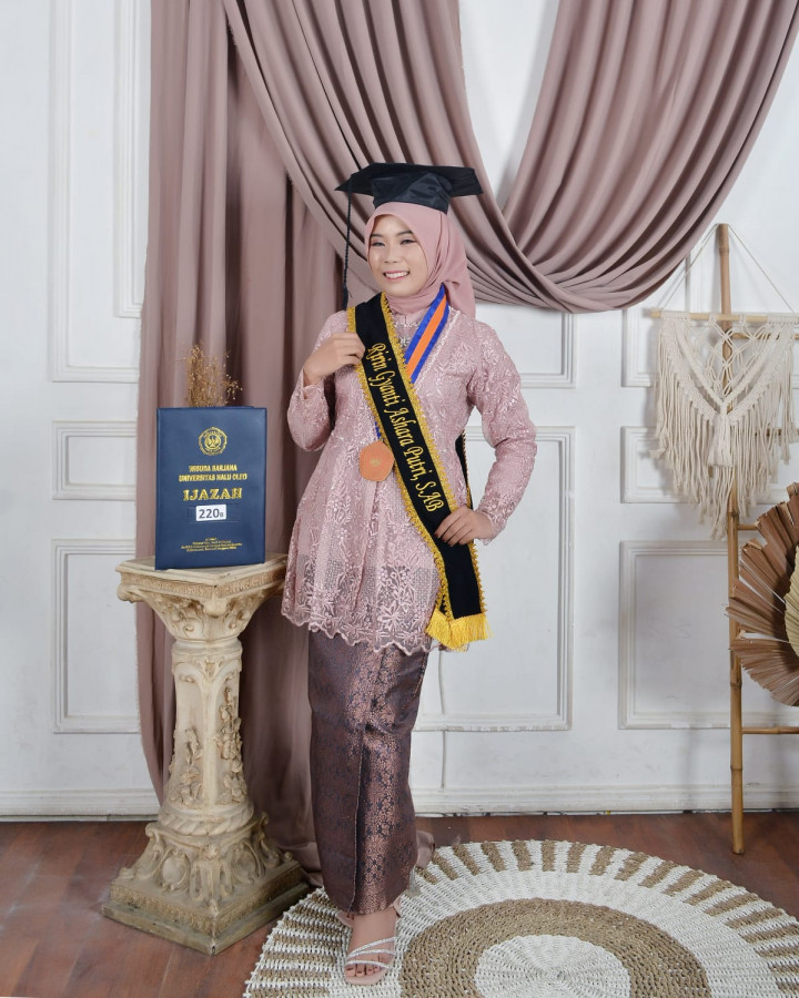 Tak Sia-Siakan Bantuan PIP dan KIP Kuliah, Ririn Jadi Wisudawan Terbaik UHO