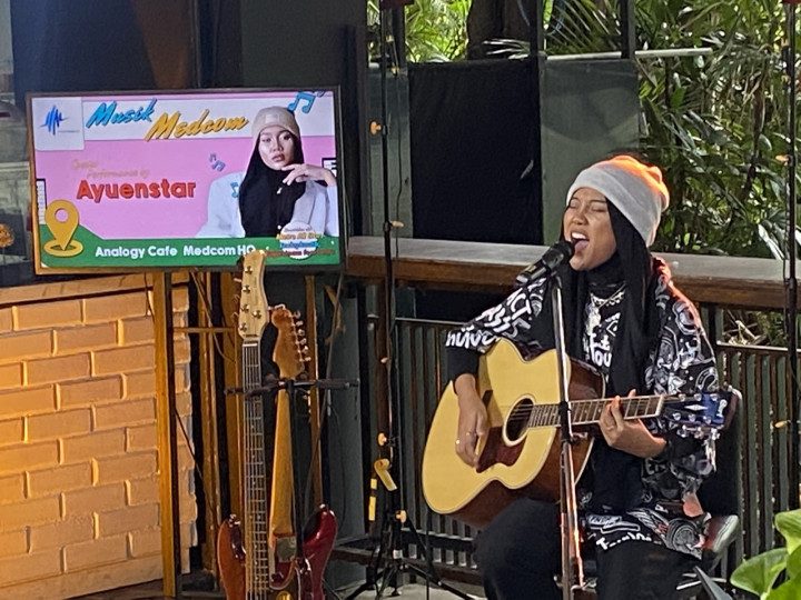 Jebolan Indonesian Idol Ayuenstar adalah Apple User