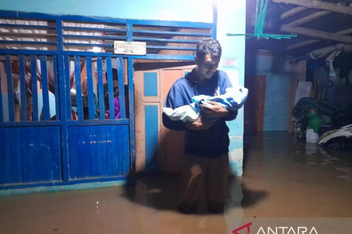 Warga Gorontalo Utara Korban Banjir Mengungsi