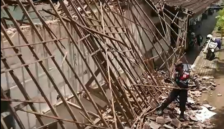 Diguyur Hujan Seharian, Gedung Milik Pemkab Trenggalek Ambruk