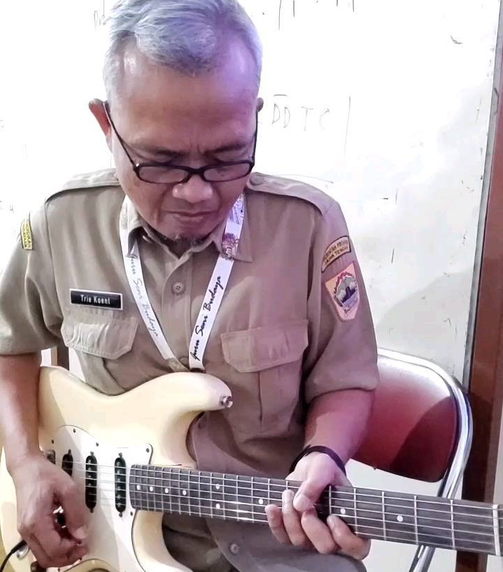 Bawakan Melodi Gitar Sheila On 7, Guru Ini Dipuji Eross Candra