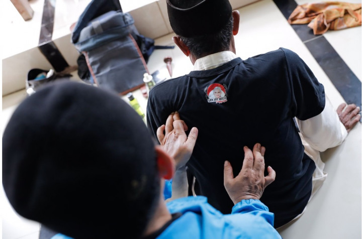 Akses Berobat Gratis, Warga Cirebon Dibantu dengan Pengobatan Alternatif